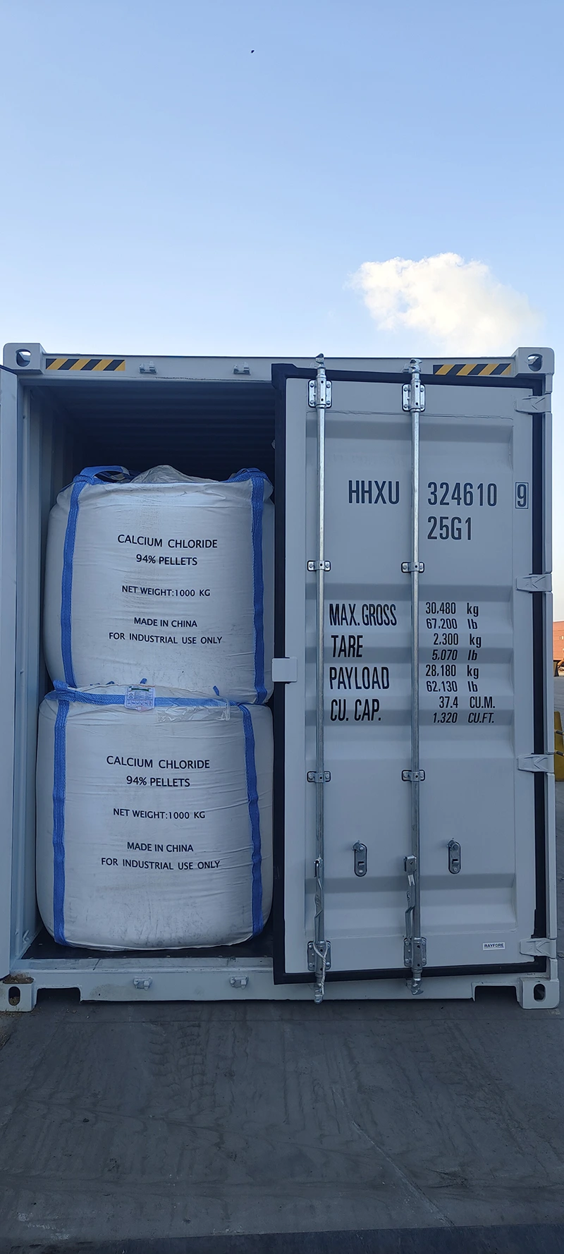 Bangladeshi customers visited the factory and placed orders for calcium chloride.