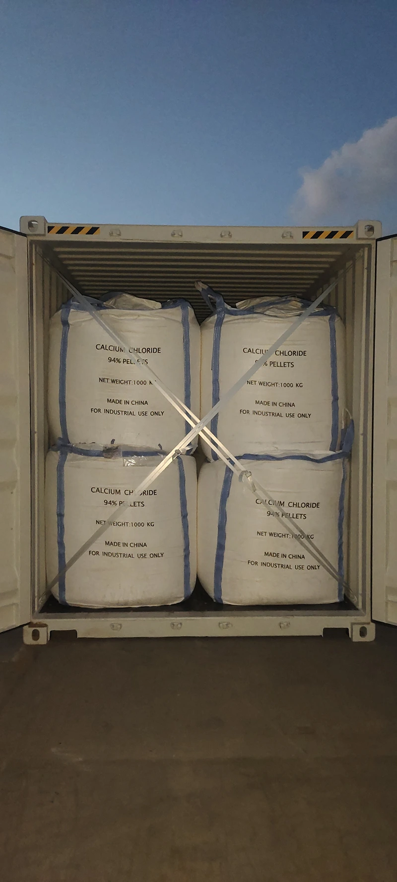 Bangladeshi customers visited the factory and placed orders for calcium chloride.